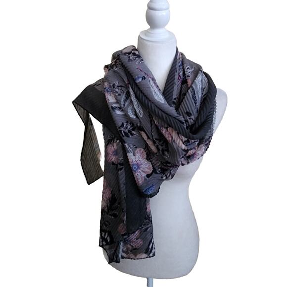 Lulla Collection By Bindya Lightweight Scarf Large Pleated Gray Pink Floral Soft - Picture 1 of 10